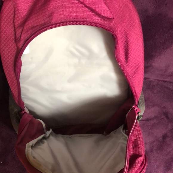 Maroon Reebok back pack - Picture 3 of 5